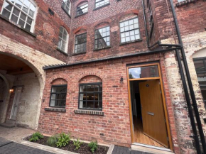 Luxury Birmingham 2 Bedroom Town House